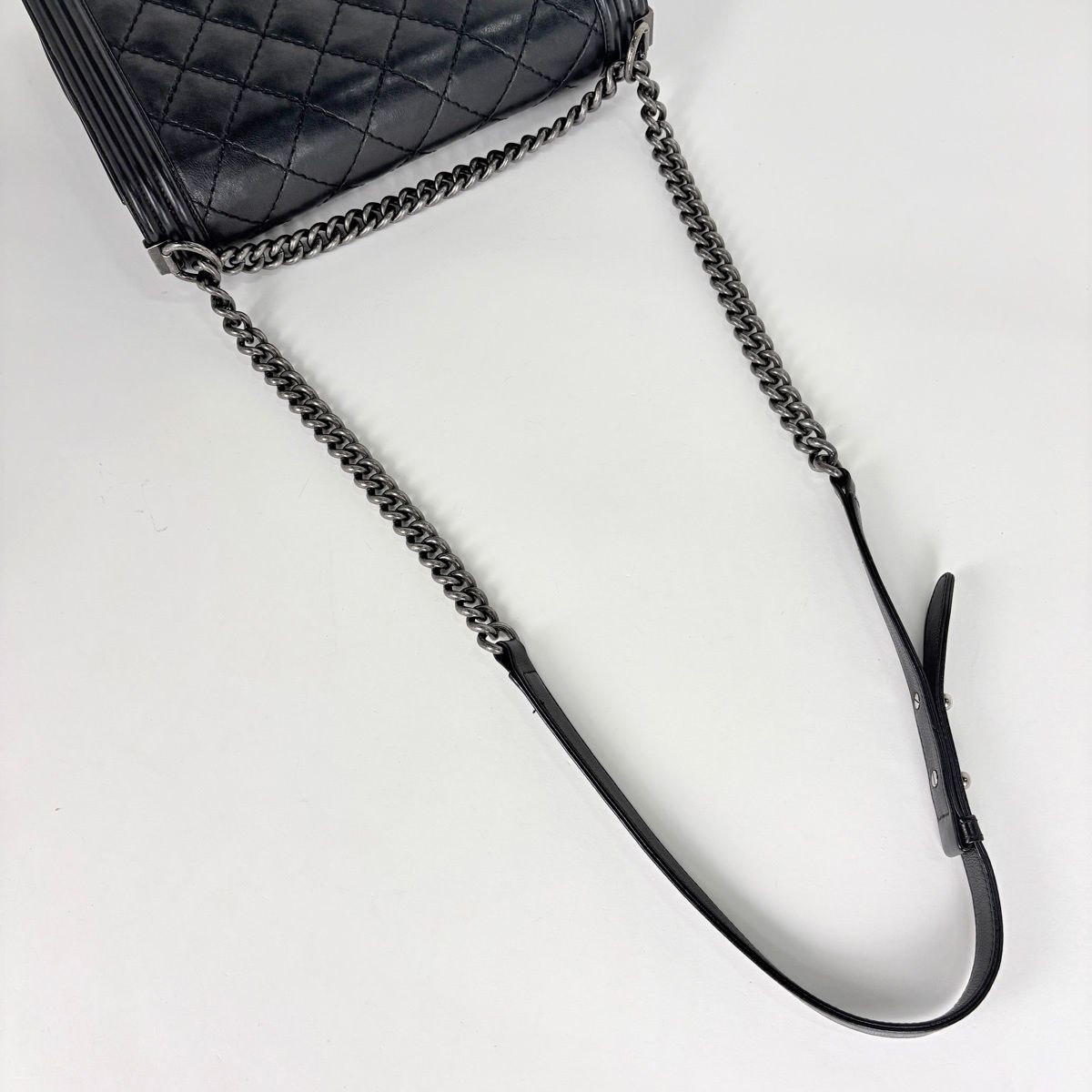 Chanel Shoulder Bag Boy CC Logo Leather Black — view 7