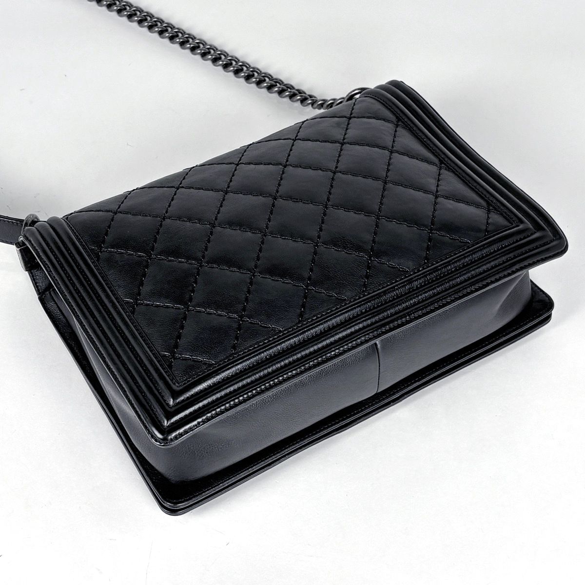 Chanel Shoulder Bag Boy CC Logo Leather Black — view 2