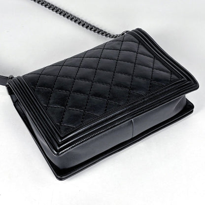 Chanel Shoulder Bag Boy CC Logo Leather Black — view 2