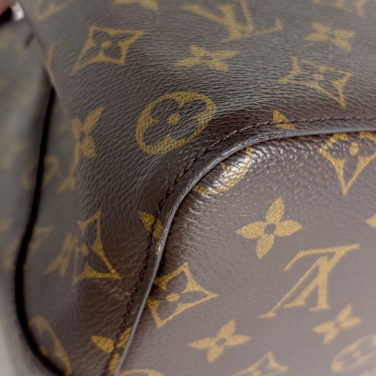 Louis Vuitton Neo Noe Shoulder Bag Drawstring Monogram Rose Poudre Brown — view 3