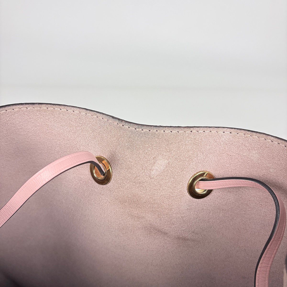 Louis Vuitton Neo Noe Shoulder Bag Drawstring Monogram Rose Poudre Brown — view 7