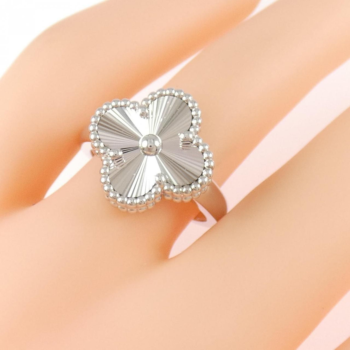 Van Cleef & Arpels Vintage Alhambra Ring — view 5