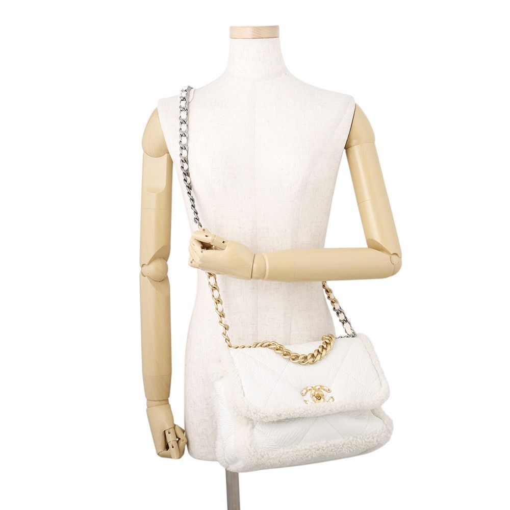 Chanel Chain Shoulder Bag Chanel 19 Flap CC Logo Lambskin Shearling White 2-Way — view 4