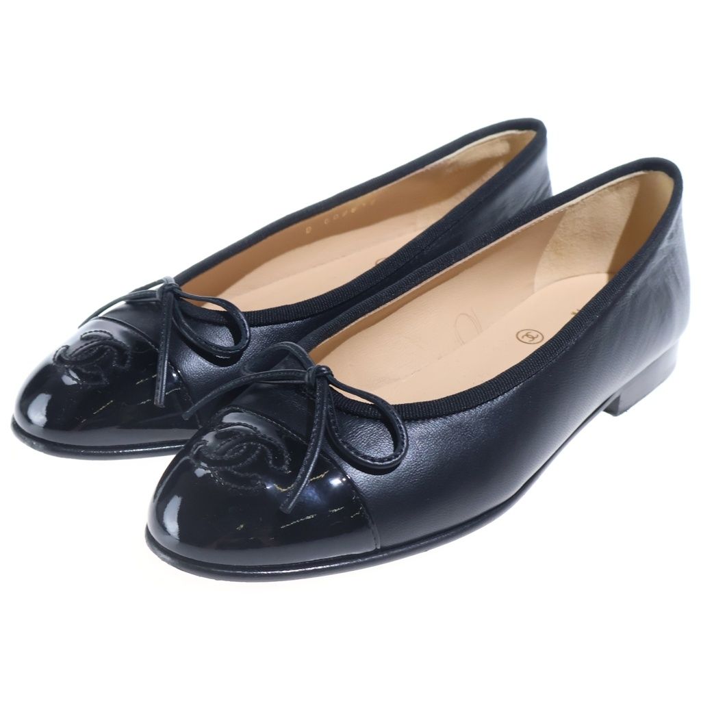 Chanel CC Logo Leather Flat Shoes Pumps Black — view 2
