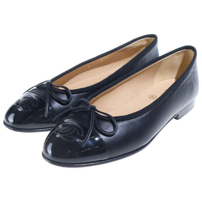 Chanel CC Logo Leather Flat Shoes Pumps Black — view 2
