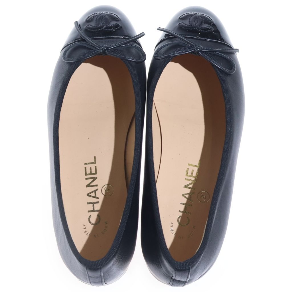 Chanel CC Logo Leather Flat Shoes Pumps Black — view 4