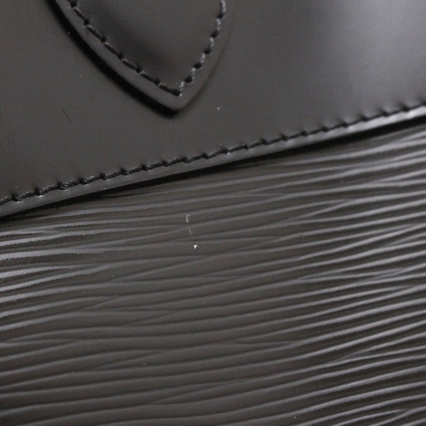 Louis Vuitton Passy PM Handbag Epi Leather Noir — view 7