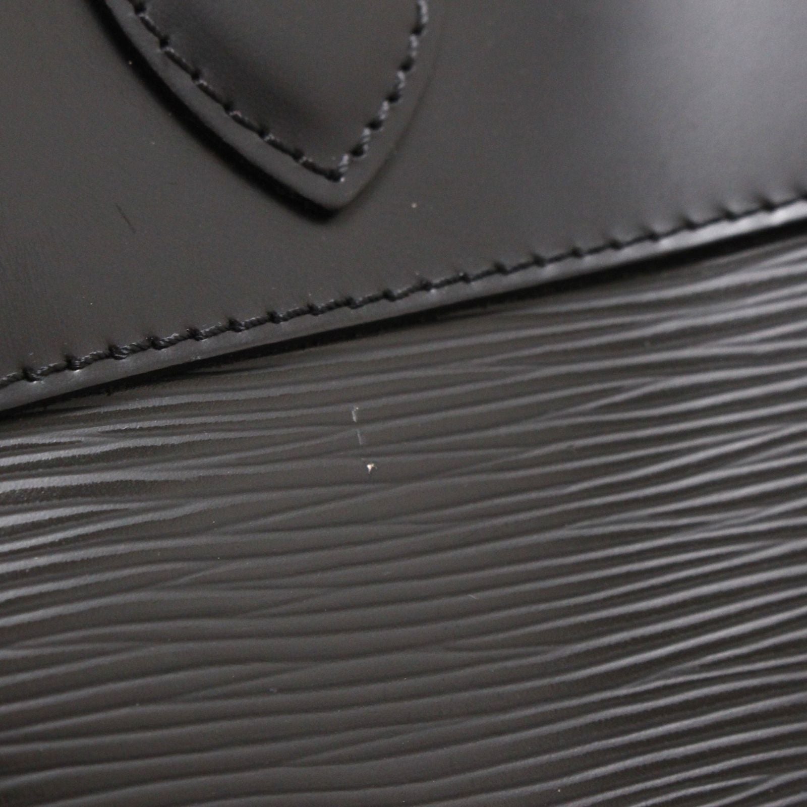 Louis Vuitton Passy PM Handbag Epi Leather Noir — view 7