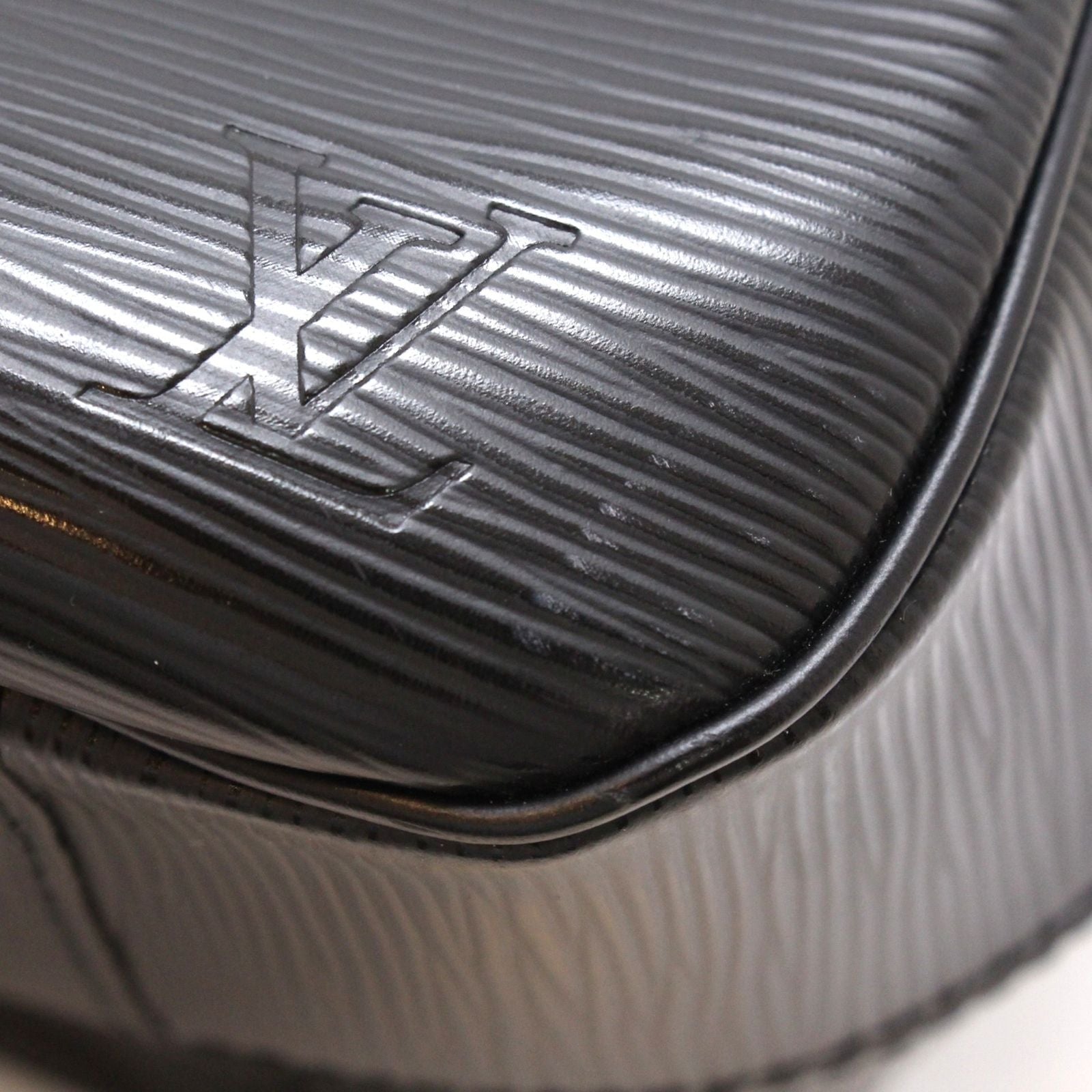 Louis Vuitton Passy PM Handbag Epi Leather Noir — view 6