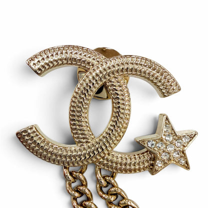 Chanel Metal CC Logo Star Chain Rhinestone Brooch Gold — view 4