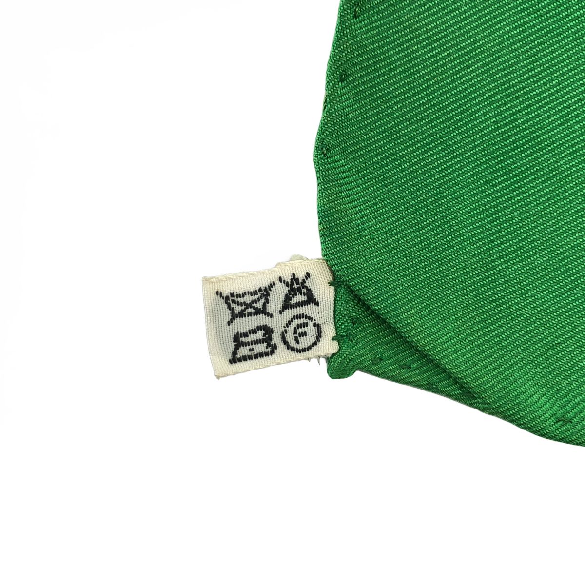 Hermes Carre 90 Etriers Armor Pattern Silk Scarf Green White — view 4