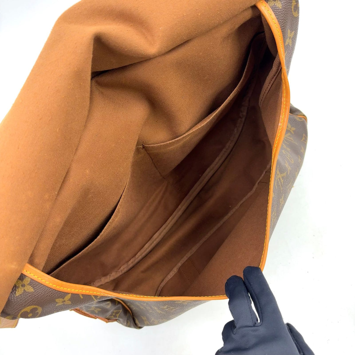 Louis Vuitton Saumur 43 Monogram Leather Brown Light Shoulder Bag Gold — view 3