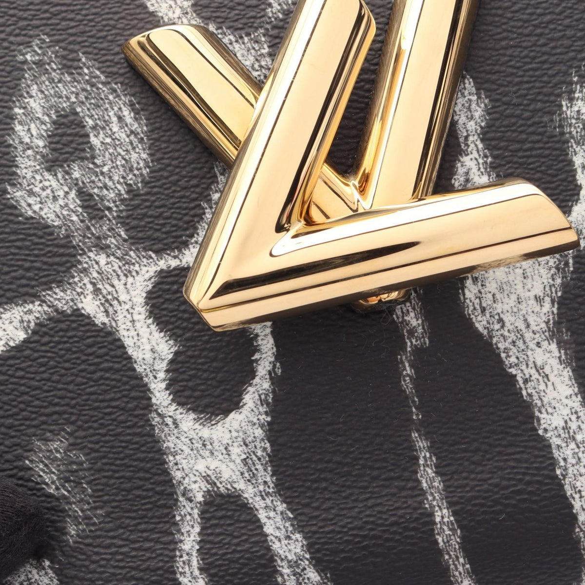 Louis Vuitton Handbag Twist MM Leopard Print — view 7