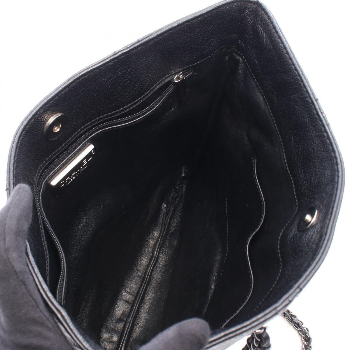 Chanel Tote Bag CC Logo Black Leather Chain — view 3