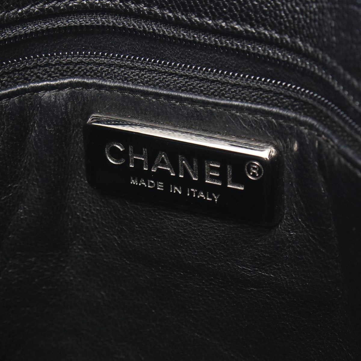Chanel Tote Bag CC Logo Black Leather Chain — view 4
