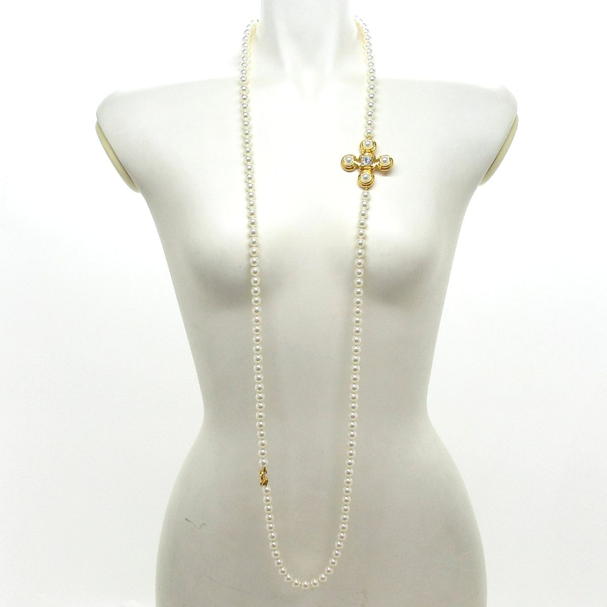 Chanel Necklace CC Logo White Gold — view 2