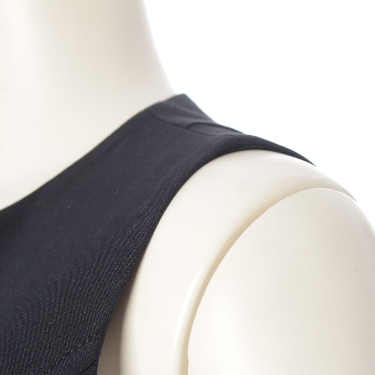 Louis Vuitton Wool Silk Blend LV Logo Patch Sleeveless Dress Black 36 — view 6