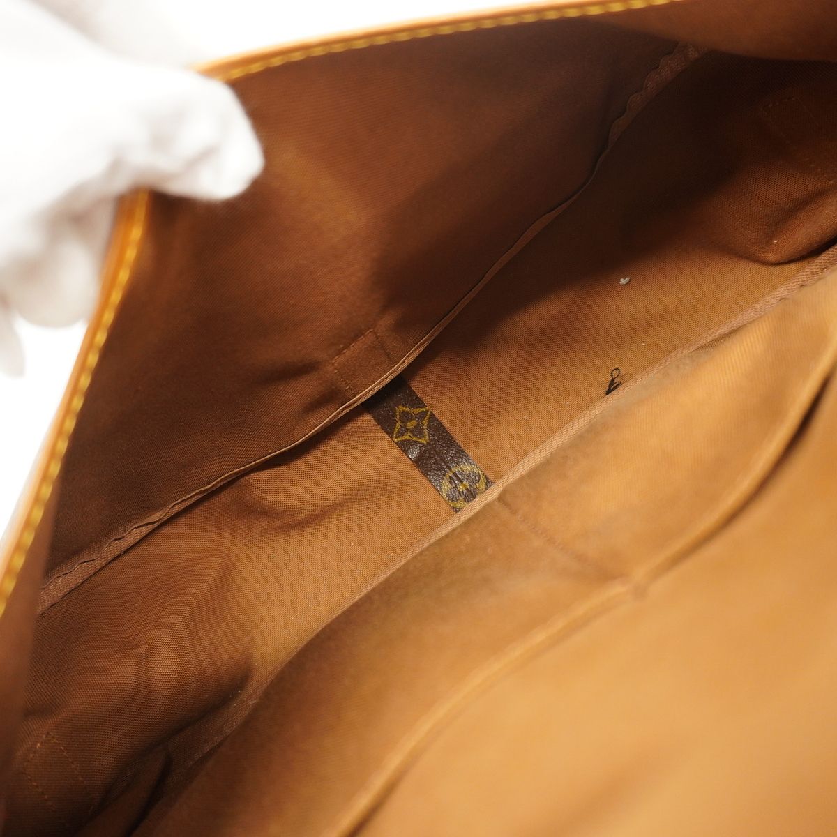 Louis Vuitton Shoulder Bag Monogram Saumur 35 Brown — view 4