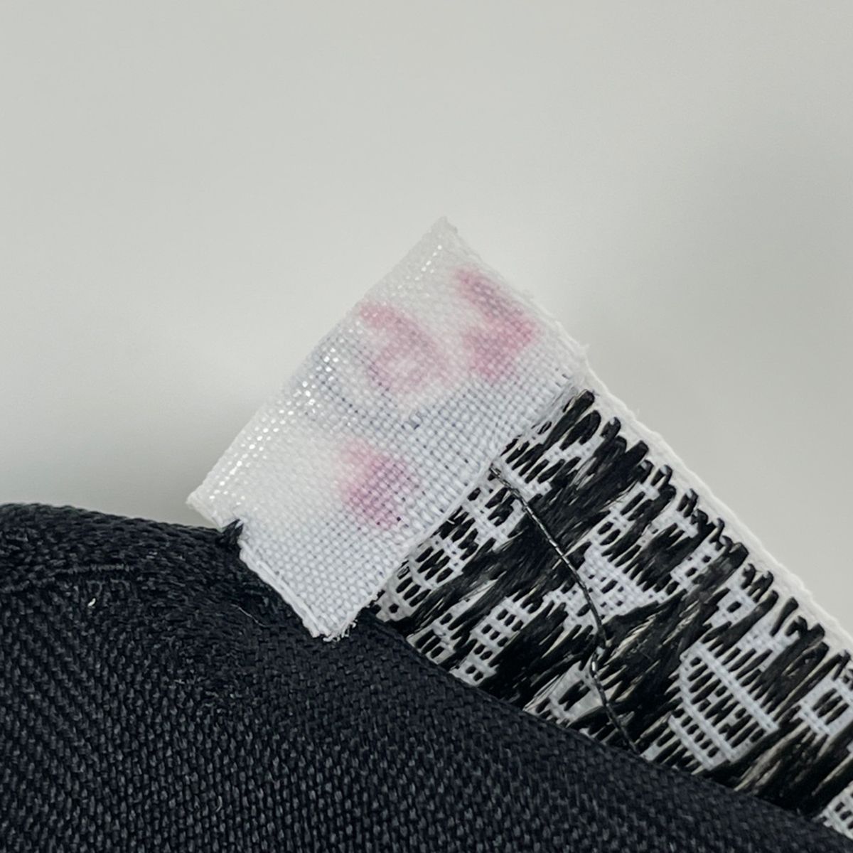 Hermes Carre 90 en Piste Scarf on Stage Silk Black Yellow — view 3