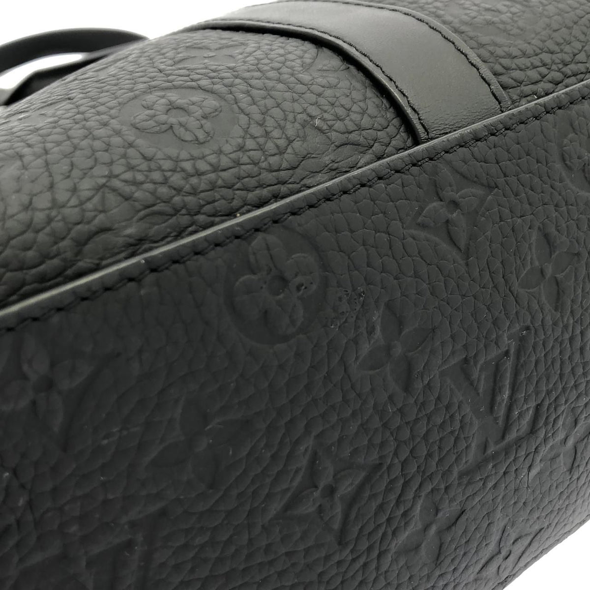 Louis Vuitton Taurillon Monogram Sac Plat Bag — view 2