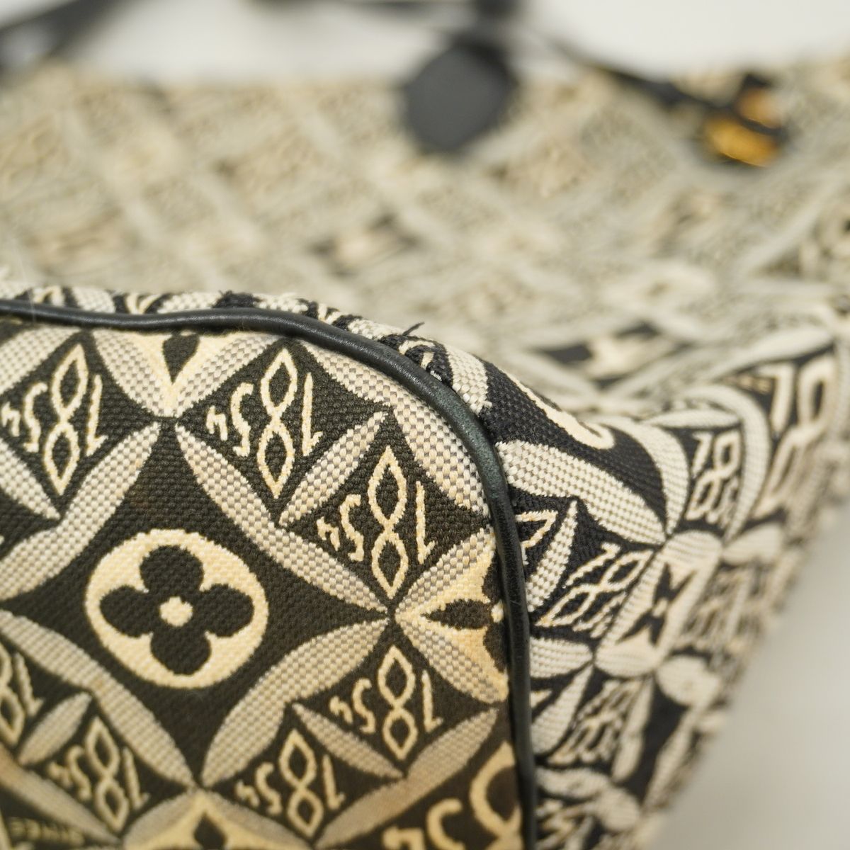 Louis Vuitton Tote Monogram Jacquard Neverfull MM Black Gray — view 8