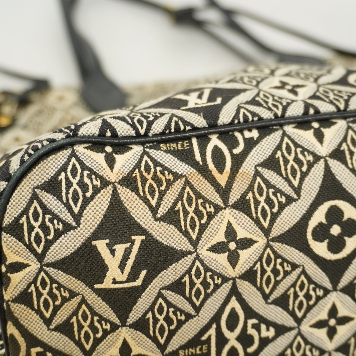 Louis Vuitton Tote Monogram Jacquard Neverfull MM Black Gray — view 7