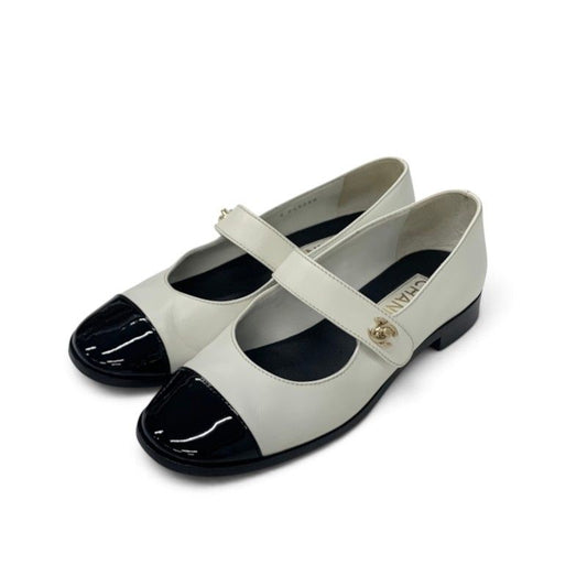 Chanel Flat Shoes White Black Gold CC Logo Mary Jane Turnlock