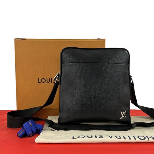 Louis Vuitton Messenger Ppm Taiga Leather Shoulder Bag Crossbody Pochette Black