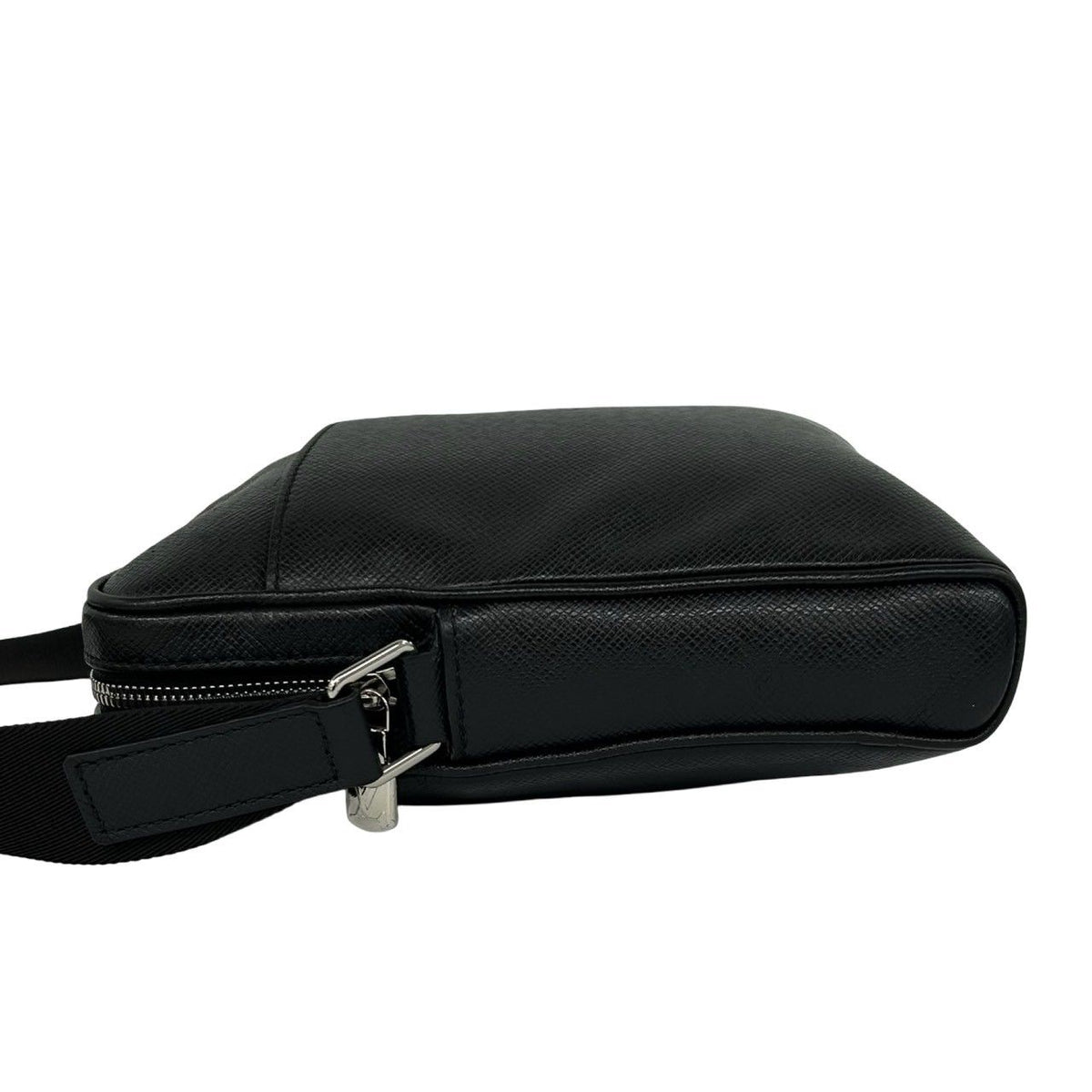 Louis Vuitton Messenger Ppm Taiga Leather Shoulder Bag Crossbody Pochette Black — view 5