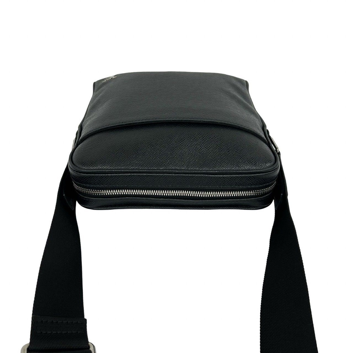 Louis Vuitton Messenger Ppm Taiga Leather Shoulder Bag Crossbody Pochette Black — view 4