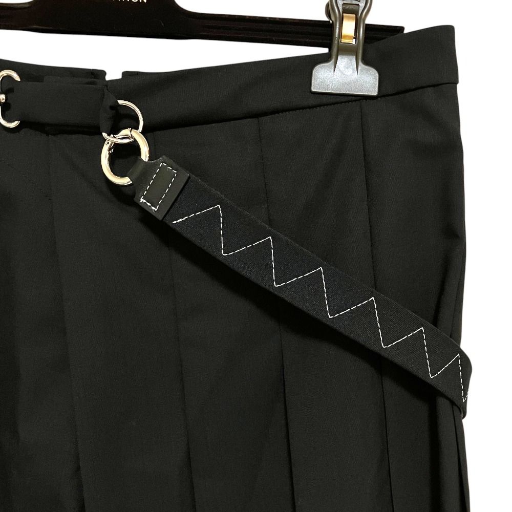 Louis Vuitton Wrap Pleats Strap Shorts Black — view 4