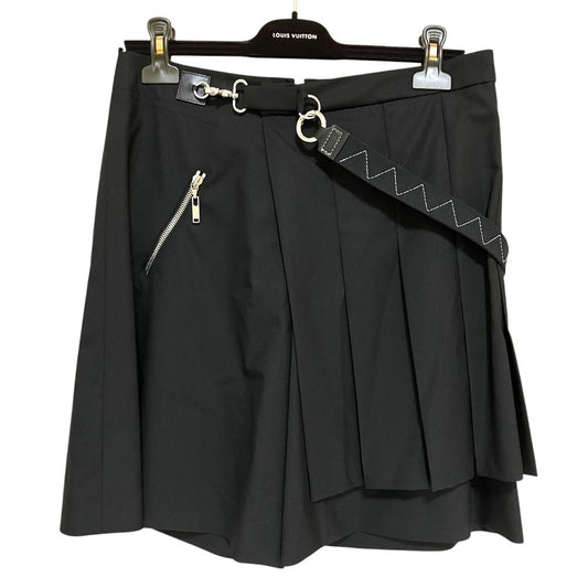 Louis Vuitton Wrap Pleats Strap Shorts Black