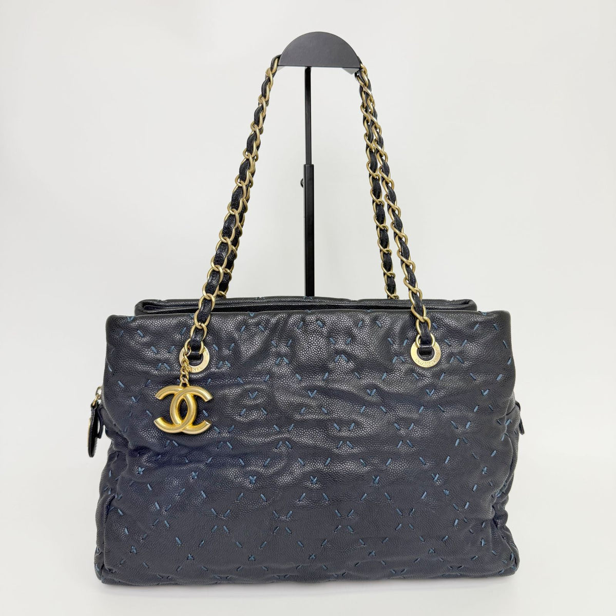 Chanel Camellia CC Logo Embossed Chain Tote Shoulder Bag Leather Navy Gold Seal — view 2