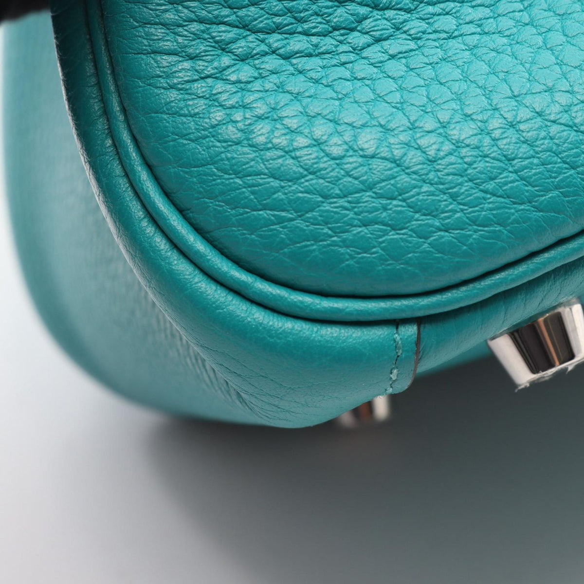 Hermes Shoulder Bag Lindy 26 Blue Paon Leather — view 6