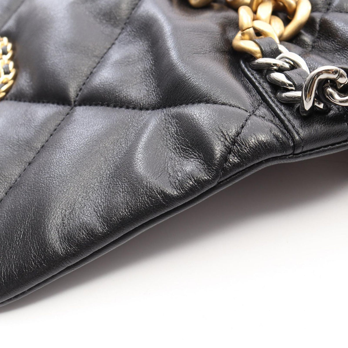 Chanel Shoulder Bag 19 Dixneuf Quilted 2-Way Black Lambskin Chanel 19 Chain — view 7