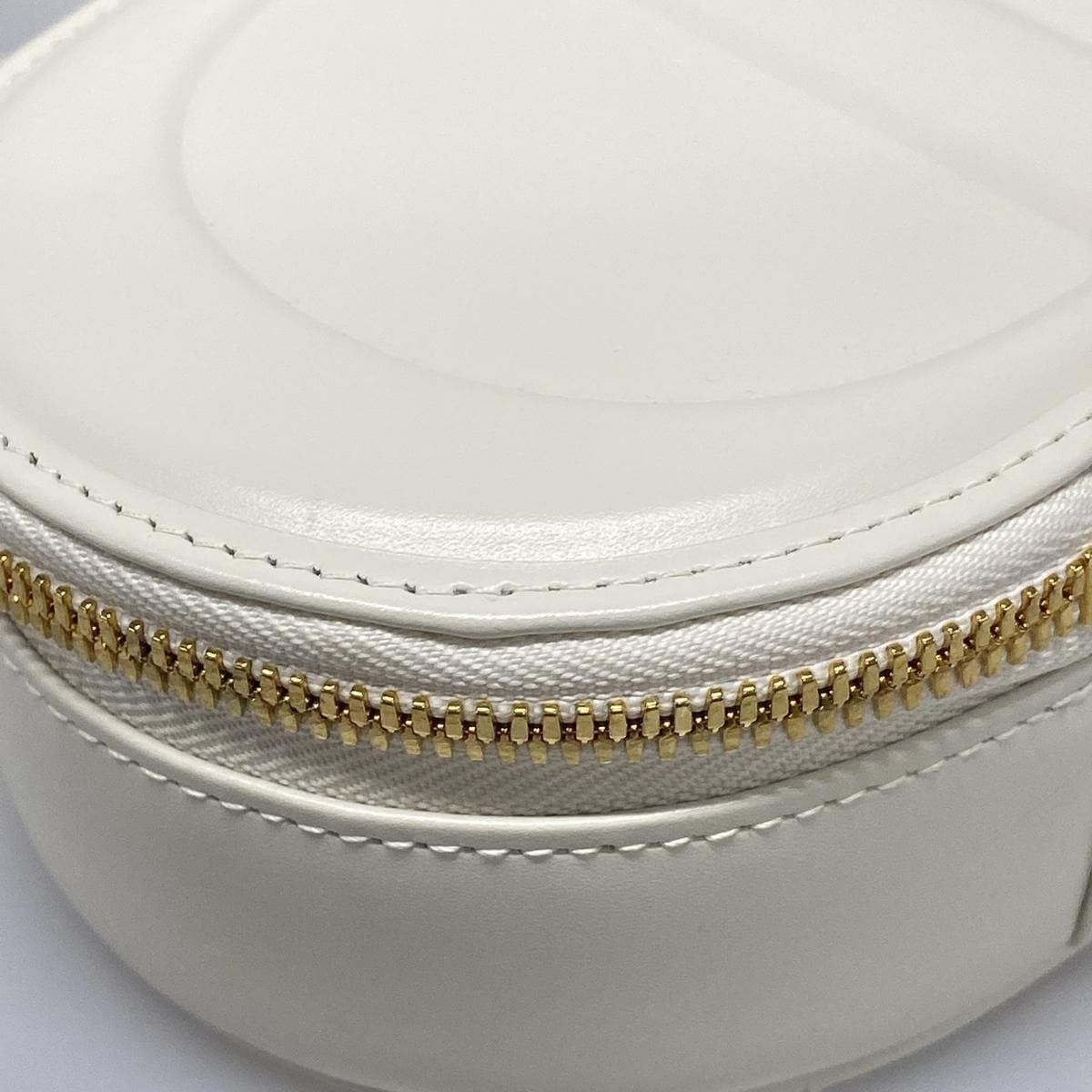 Dior Shoulder Bag CD Signature Oval White Leather — view 6