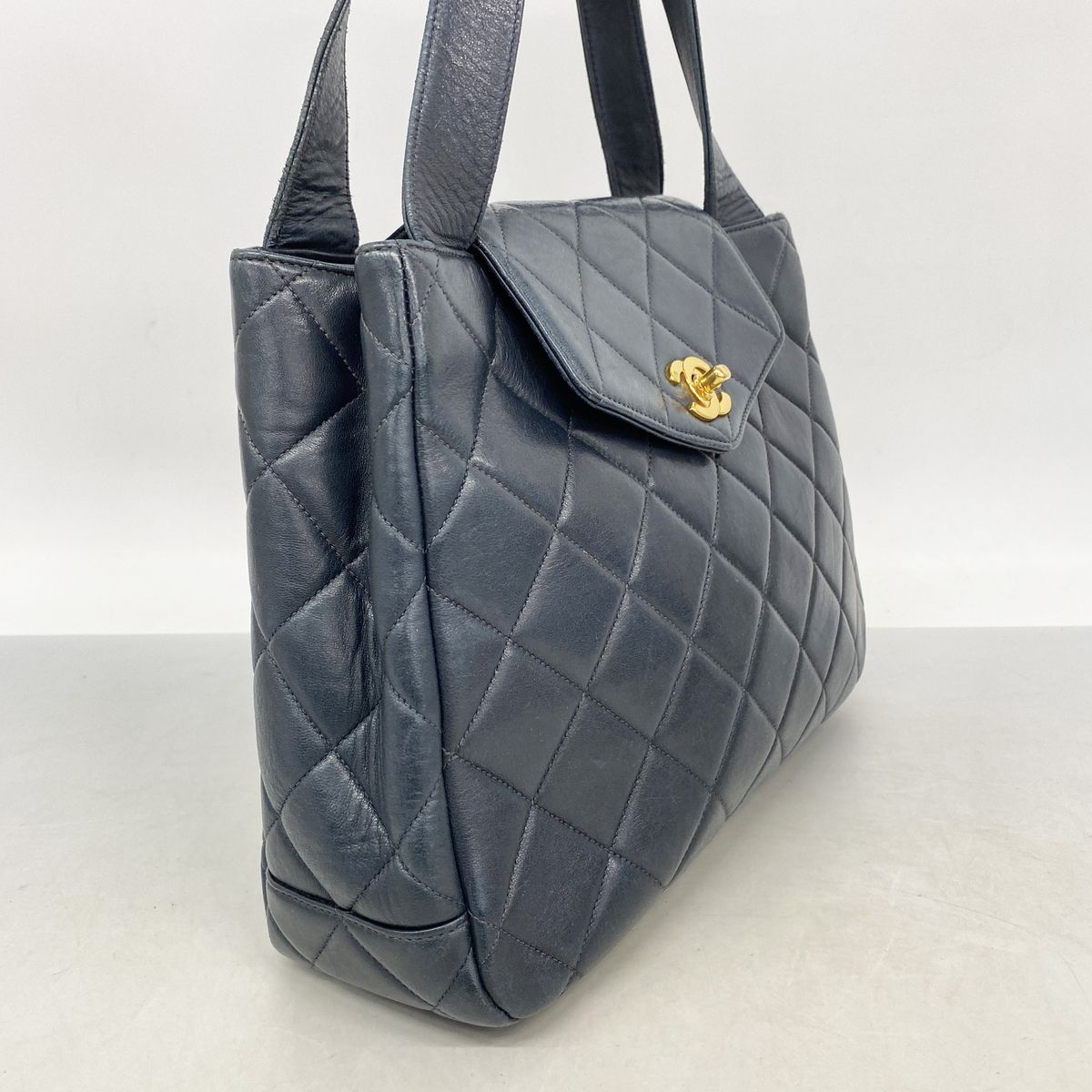 Chanel Handbag Quilted Lambskin Black Gold — view 2