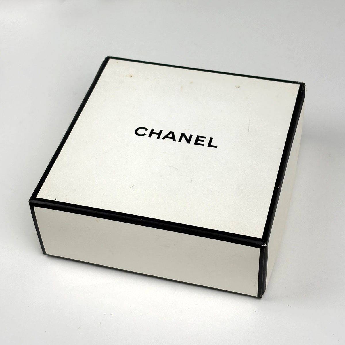 Chanel Brooch Camellia Gold Plated — view 7