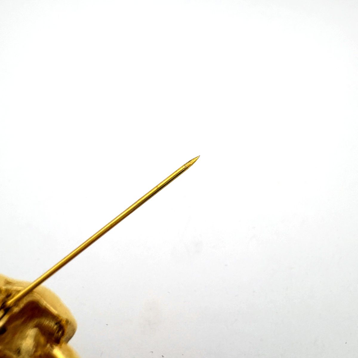 Chanel Brooch Camellia Gold Plated — view 3