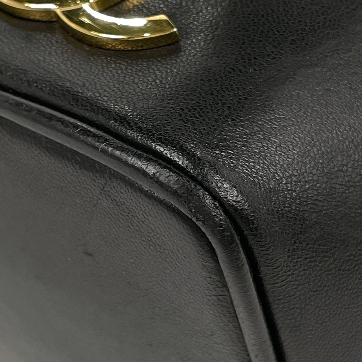 Chanel Shoulder Bag CC Logo Leather Black — view 3