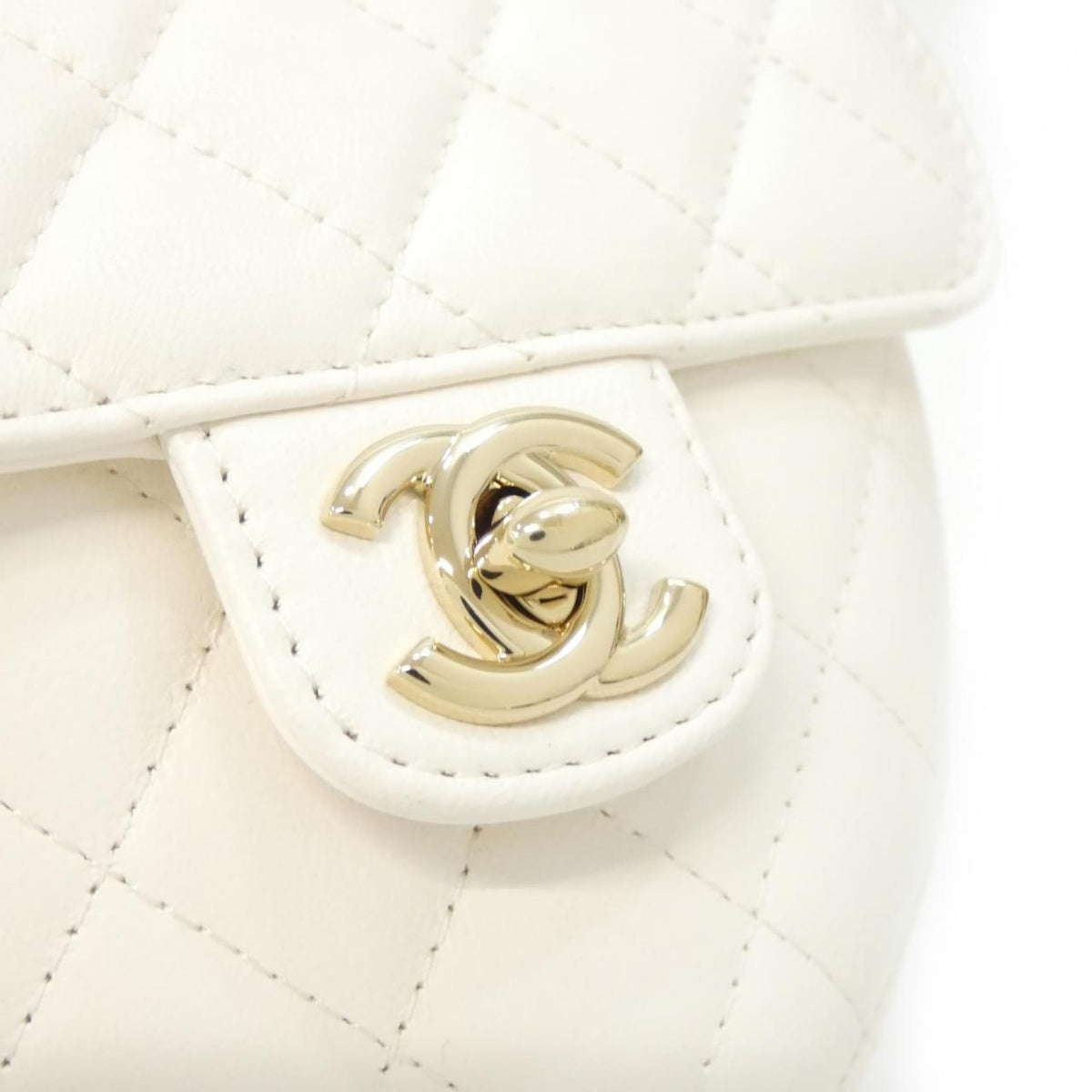 Chanel Shoulder Bag White — view 4