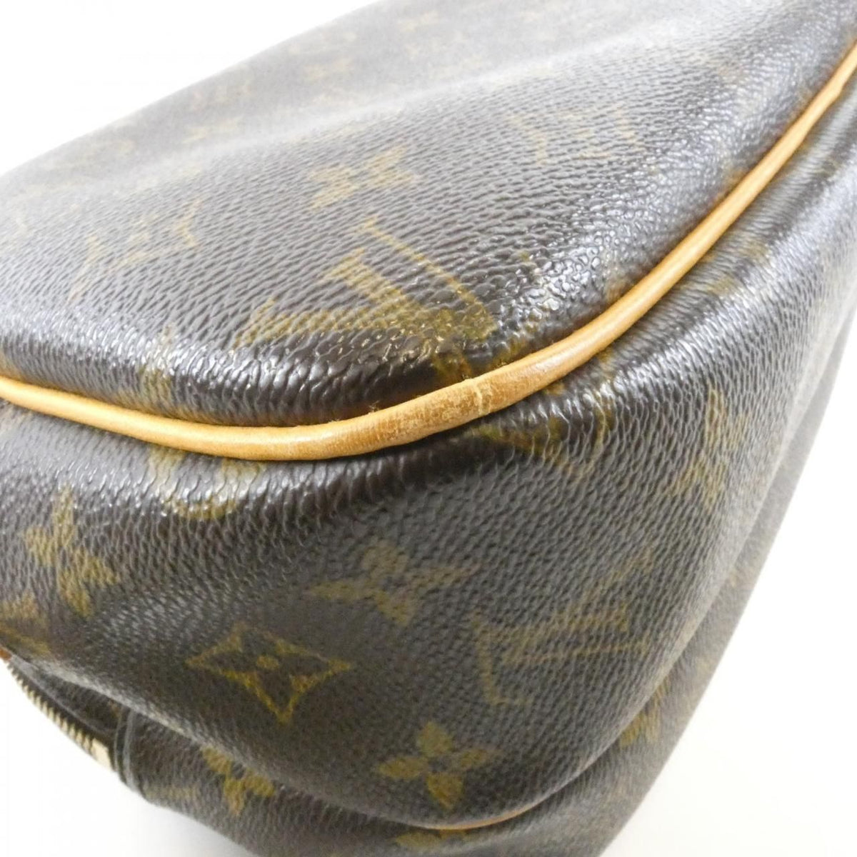 Louis Vuitton Monogram Reporter 28 Shoulder Bag — view 3