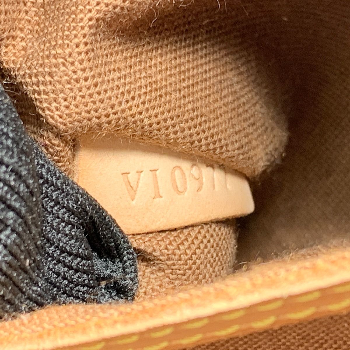 Louis Vuitton Monogram Alma Handbag Brown — view 7