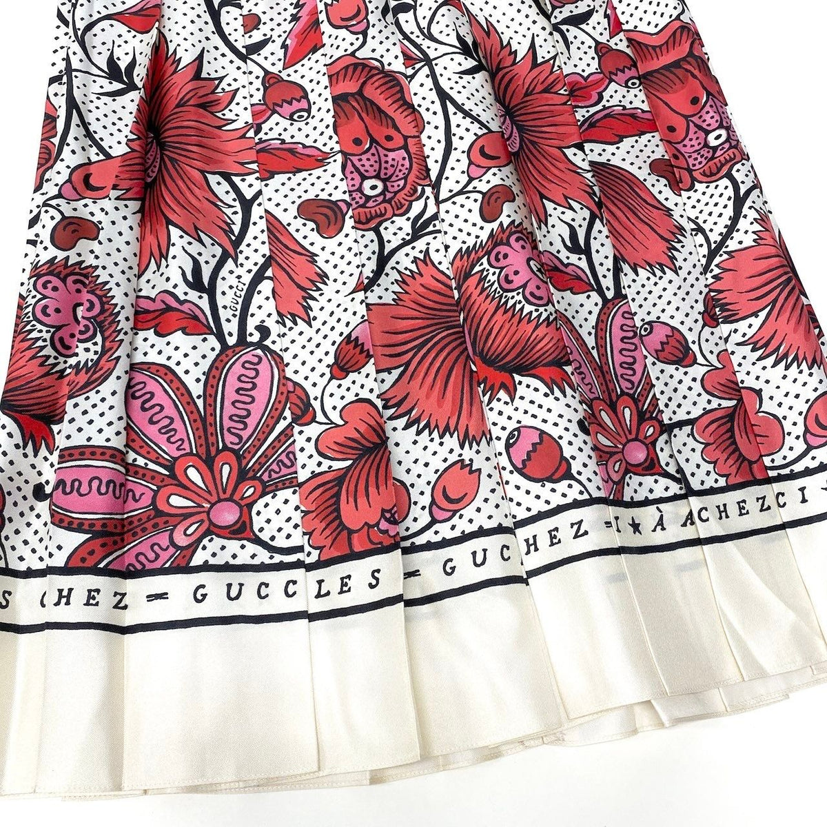 Gucci Floral Pleated Long Skirt Retro Modern All Over Print Rosso Red Silk — view 6