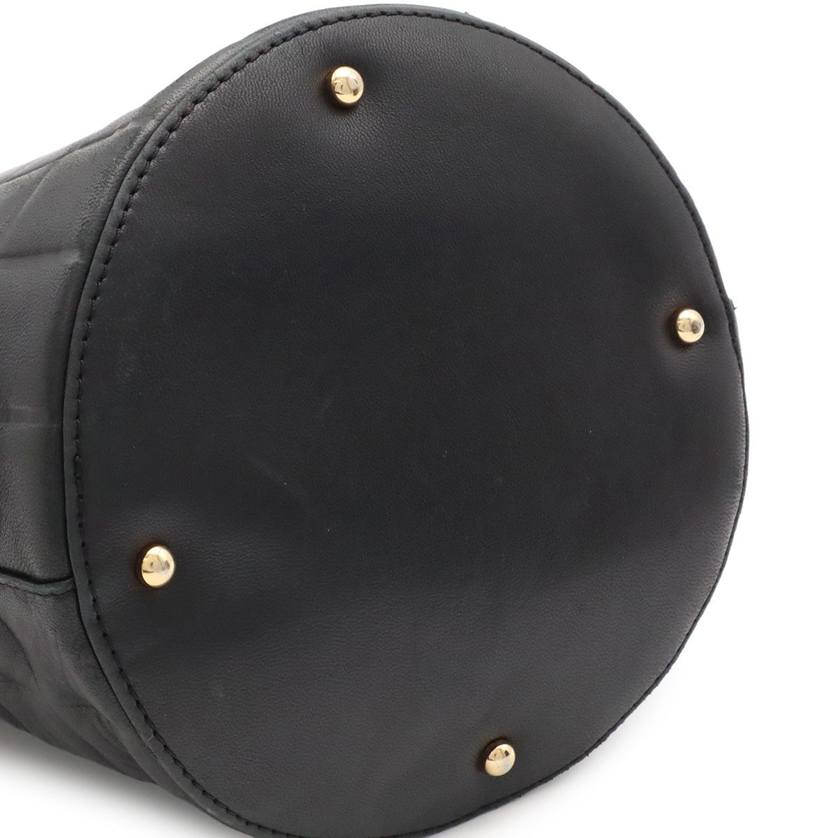 Chanel Choco Bar CC Logo Shoulder Bag Leather Black — view 5