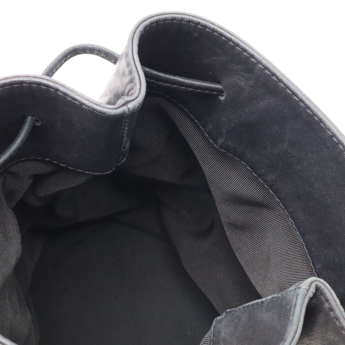 Chanel Choco Bar CC Logo Shoulder Bag Leather Black — view 8