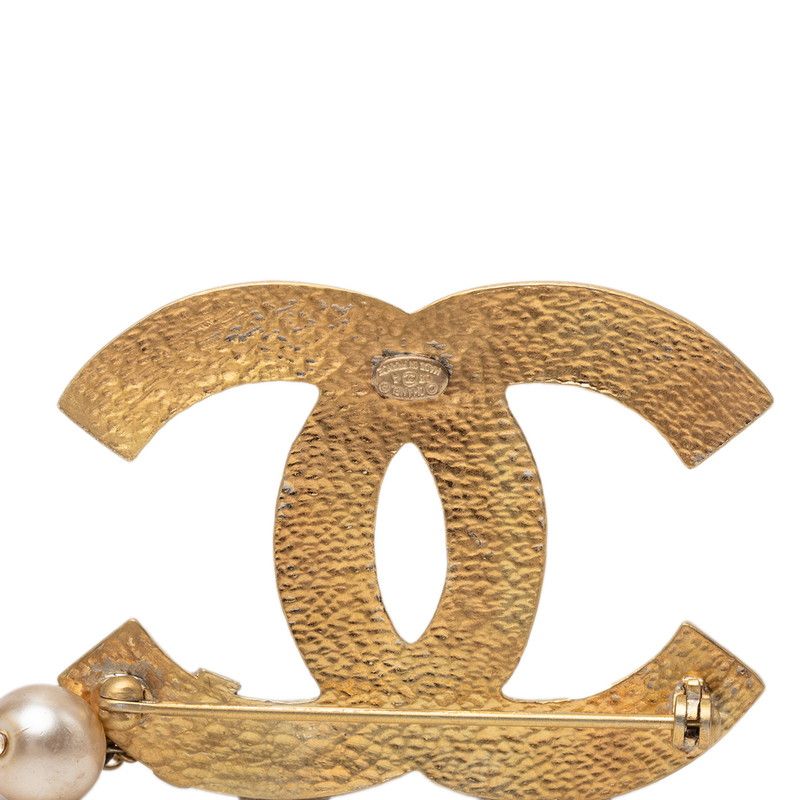 Chanel CC Logo Heart Motif Brooch Gold Pink Plated Faux Pearl — view 3