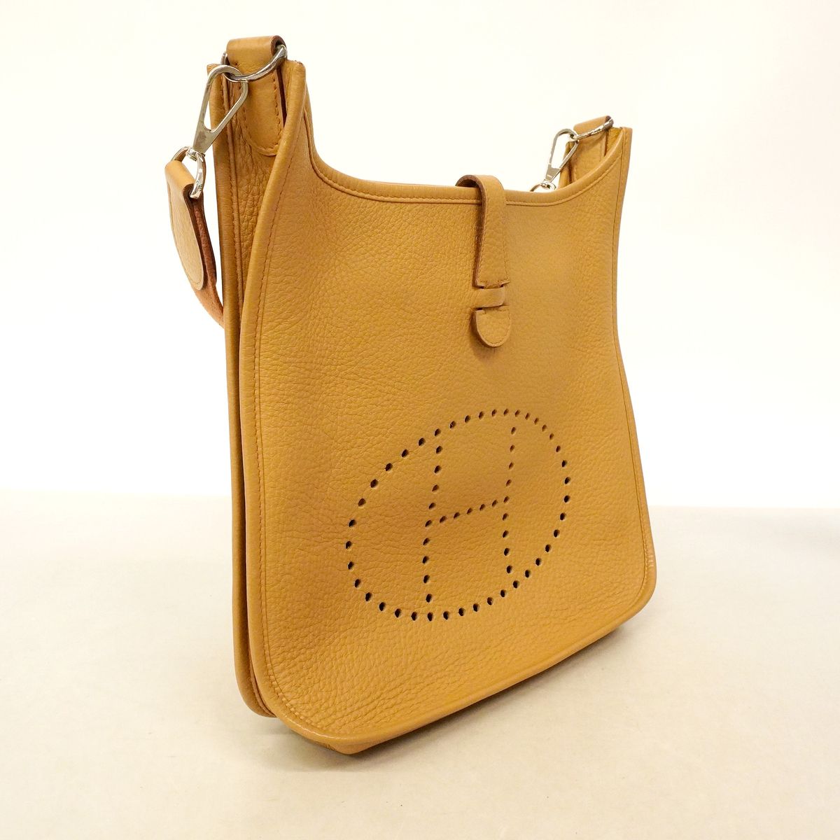 Hermes Shoulder Bag Evelyne Taurillon Clemence Tabac Camel Silver — view 2