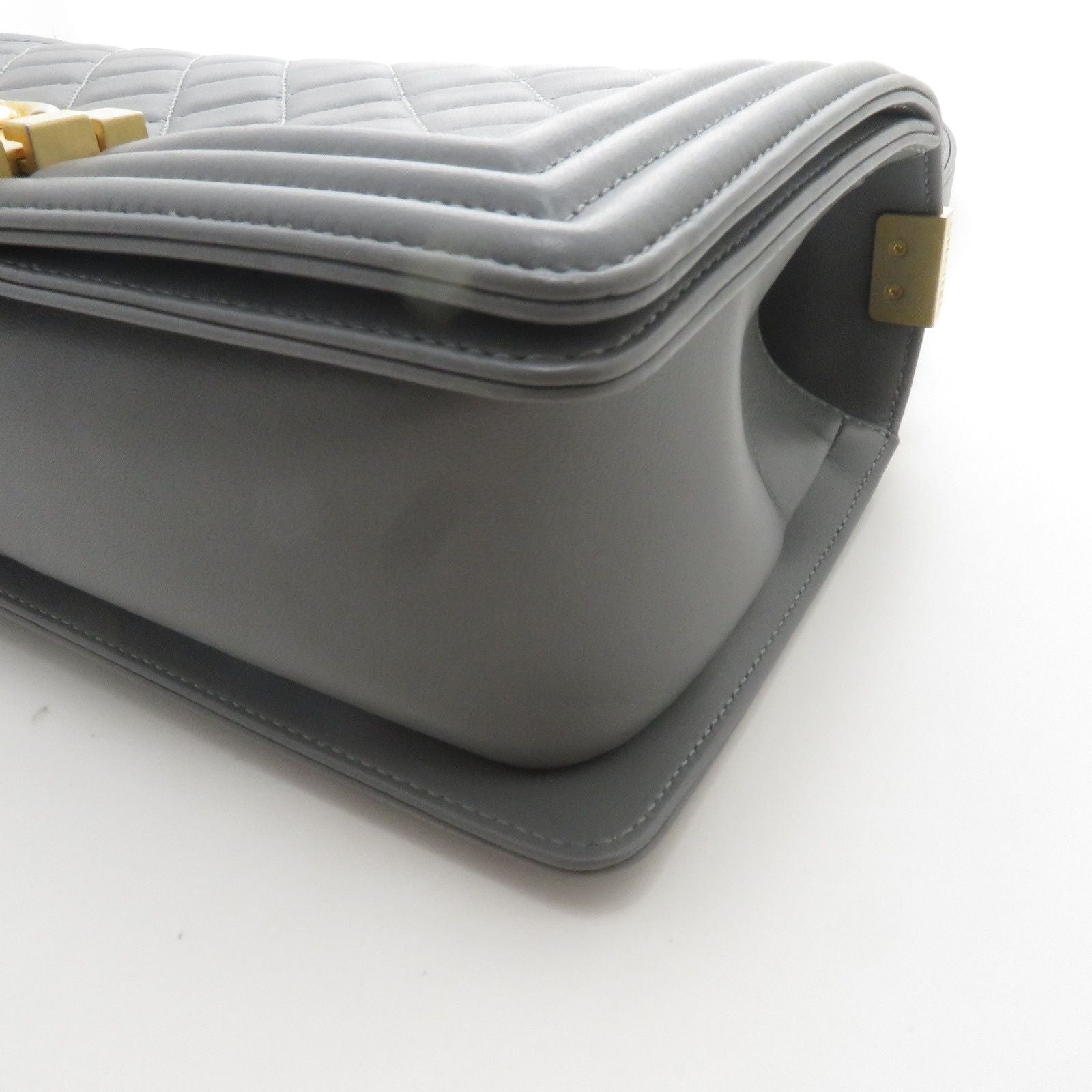 Chanel Boy Chain Shoulder Bag 25 Gray Lambskin — view 6