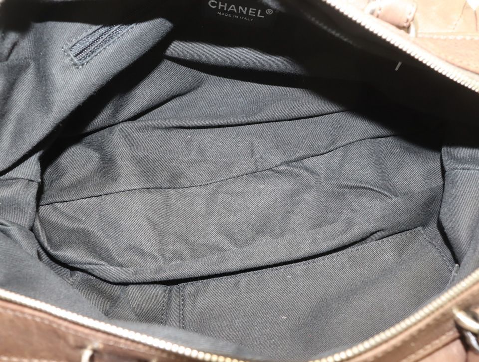 Chanel Leather Handbag Khaki — view 6